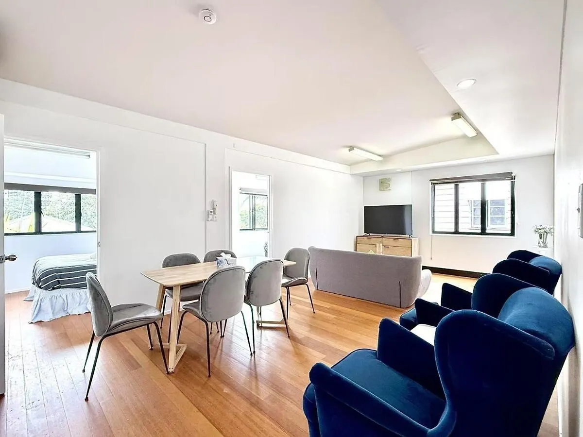 Once A Florist, Now Your Unique 5-Bedroom Home In Brisbane 0*,