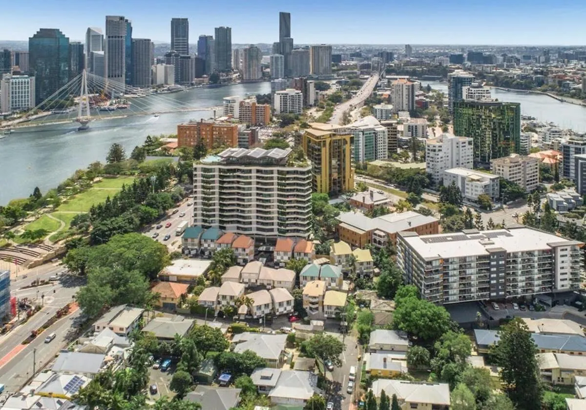 Once A Florist, Now Your Unique 5-Bedroom Home In Brisbane Daire